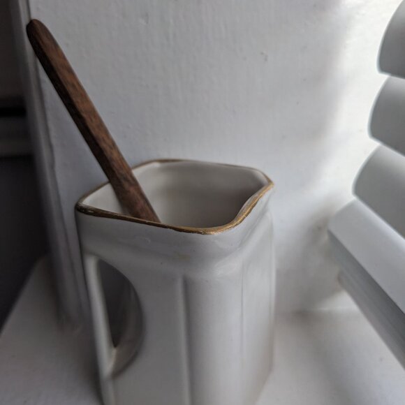 Handmade Ceramic Mixing Jar - Picture 3 of 4